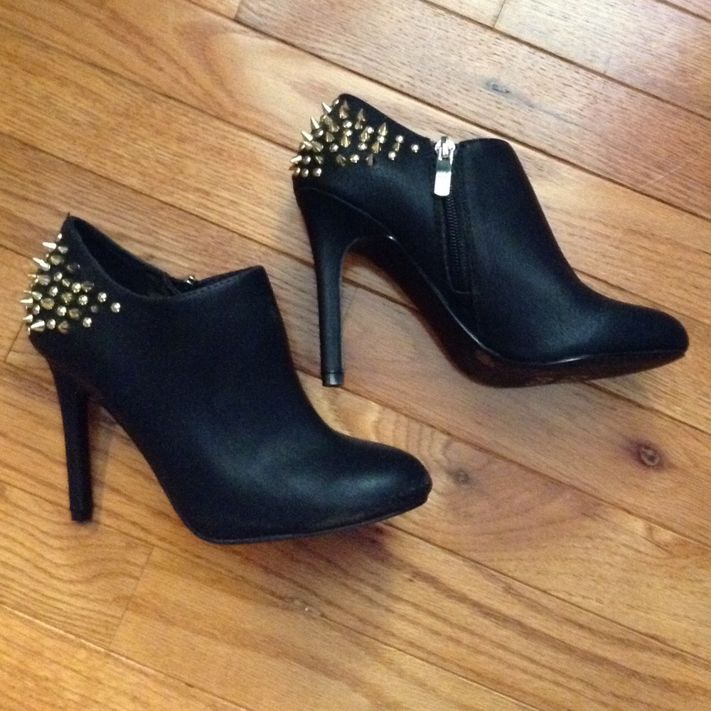 Jessica Simpson booties!